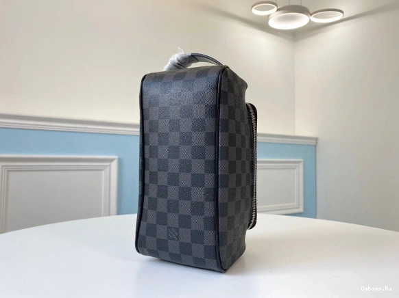 LOUIS POUCH VUITTON TOILETRY 0503